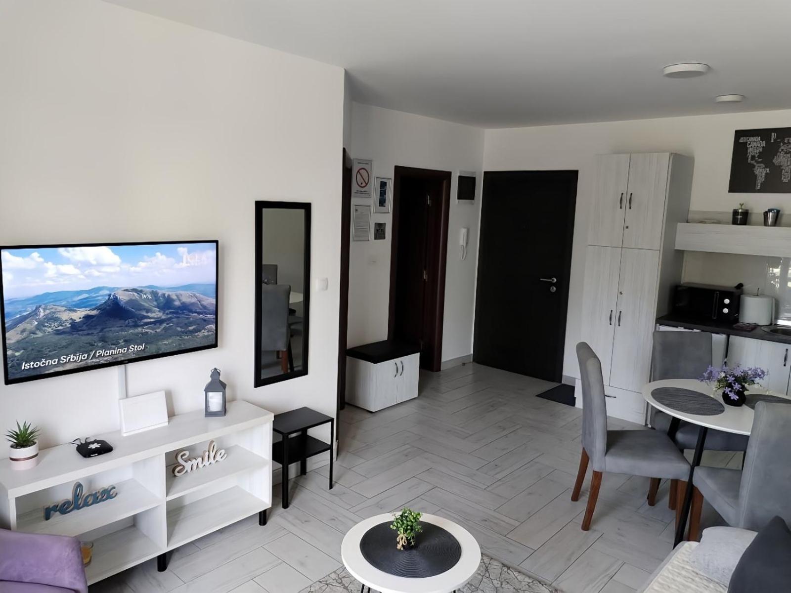 Apartman 3N เวลิโก กราดิชเต ภายนอก รูปภาพ