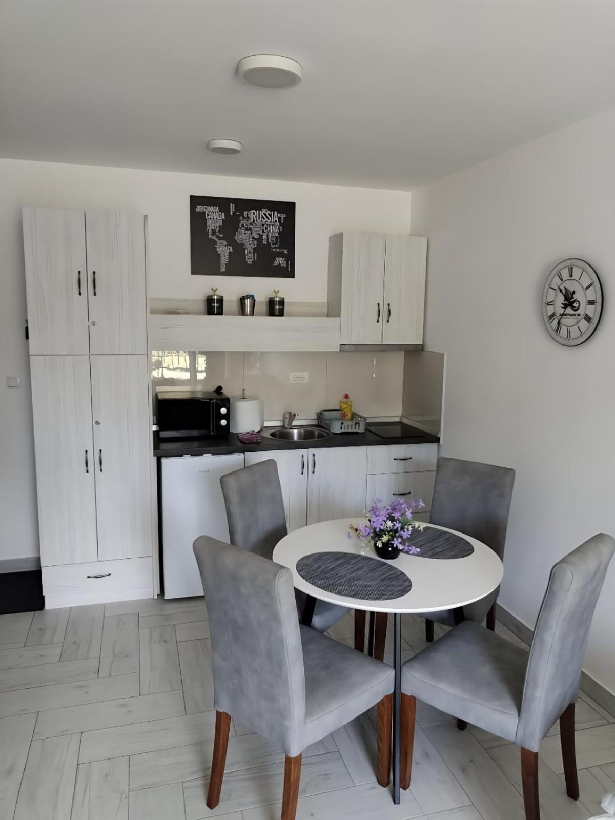 Apartman 3N เวลิโก กราดิชเต ภายนอก รูปภาพ