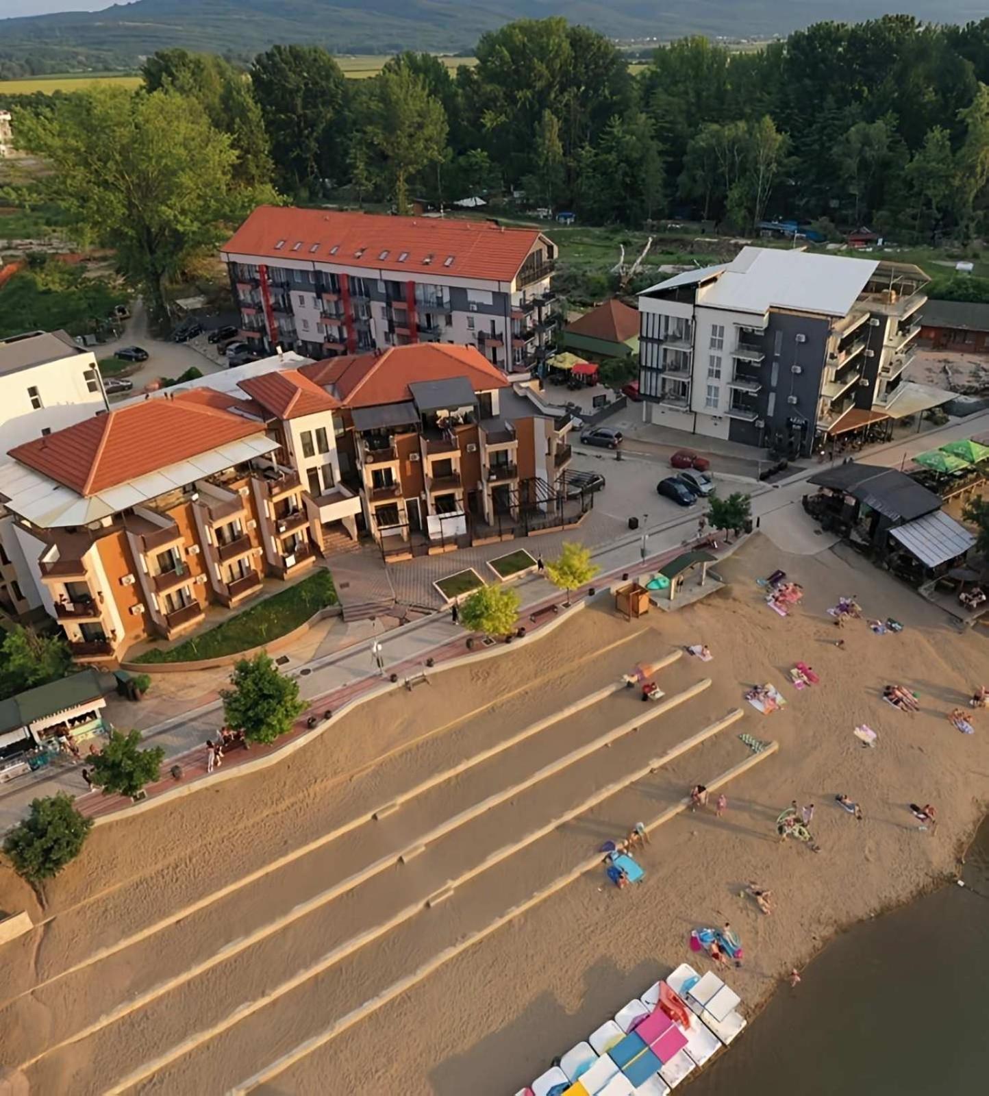 Apartman 3N เวลิโก กราดิชเต ภายนอก รูปภาพ